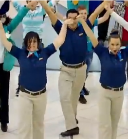Dance Flash Mob all'aeroporto di Dubai