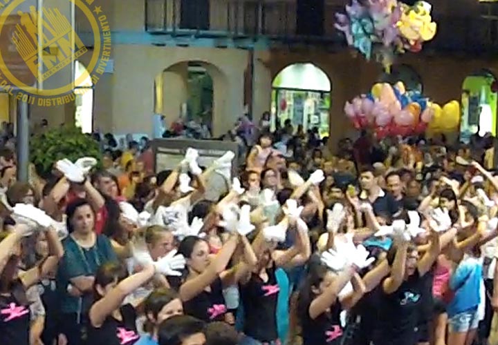 piazza dance flash mob guanti bianchi