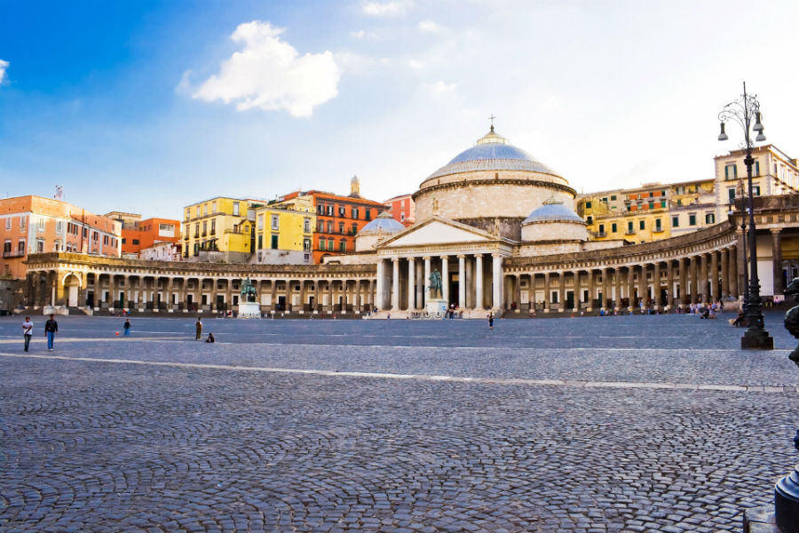 Piazza del Plebiscito, Napoli: non perderti Merry Flashmas il 15 dicembre 2018. Creeremo l'Albero di Natale Vivente più grande del mondo