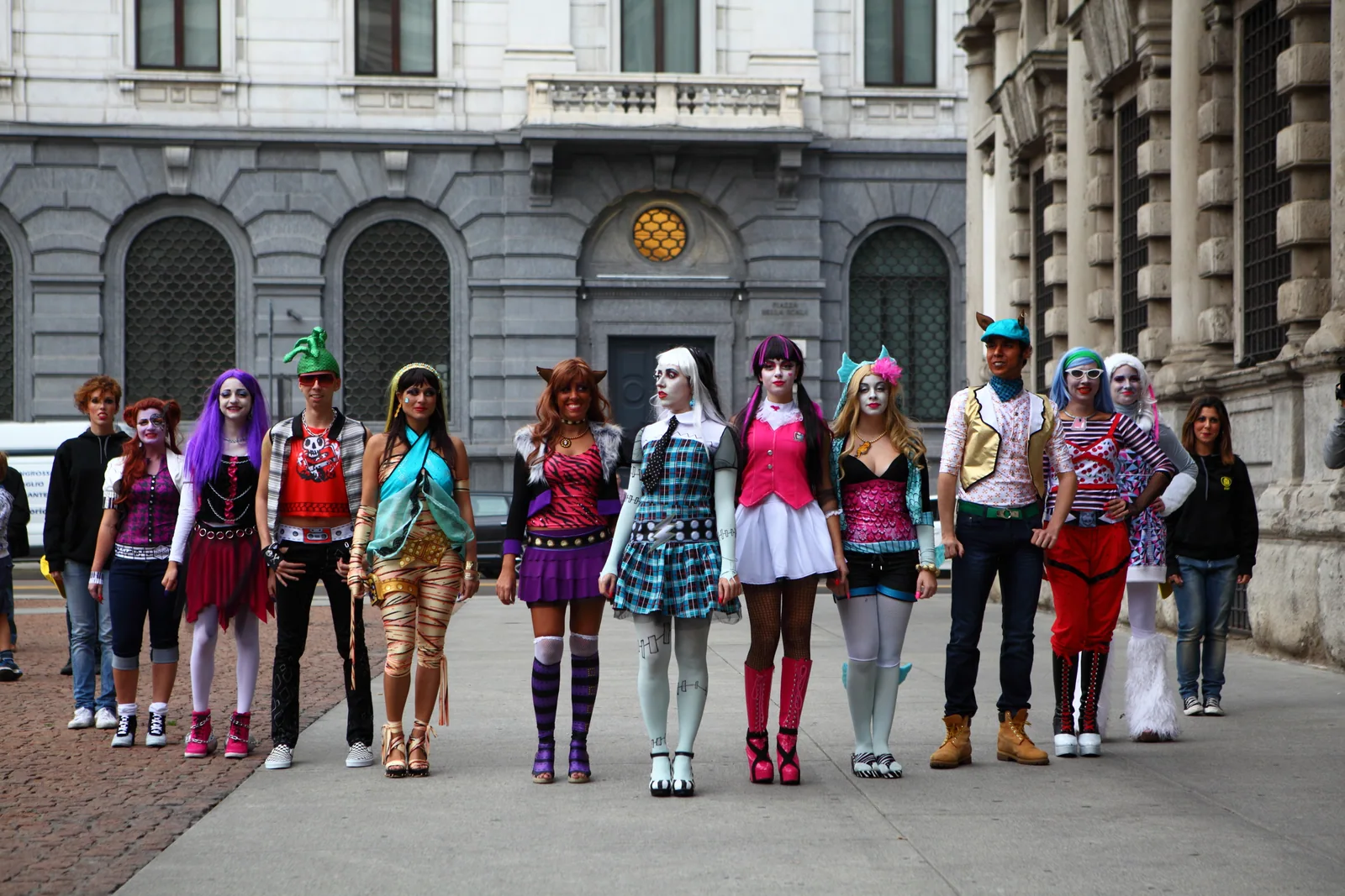 I character di Mattel Monster High durante l’azione FMM a Milano